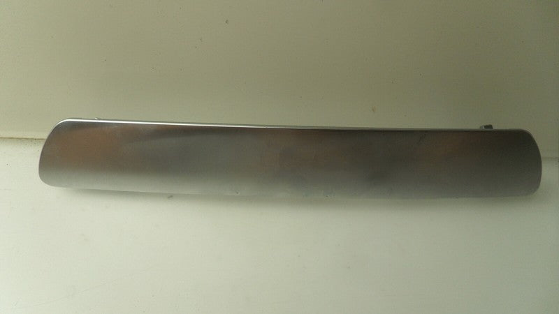 10343983 2004-2008 Pontiac Grand Prix Interior Door Pull Handle Trim Used OEM 1145532