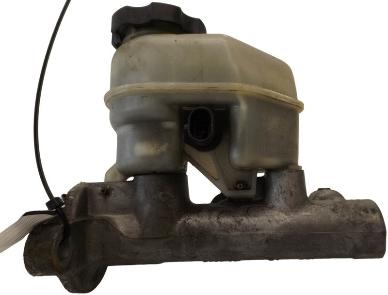 22796285 2009-2016 Chevrolet Impala Brake Master Cylinder W/ Reservoir Vin W 8th Digit