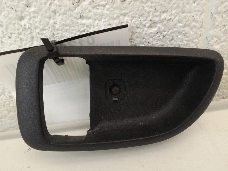8261126000 2001-06 Hyundai Santa Fe Driver Left Interior Door Handle Trim Used 8261126000
