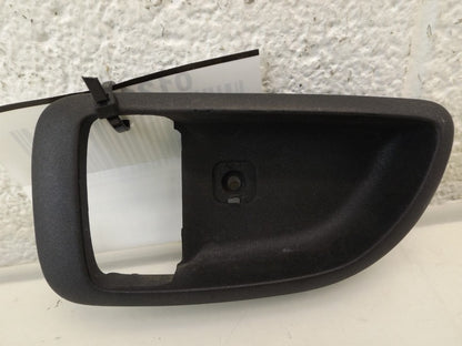 8261126000 2001-06 Hyundai Santa Fe Driver Left Interior Door Handle Trim Used 8261126000
