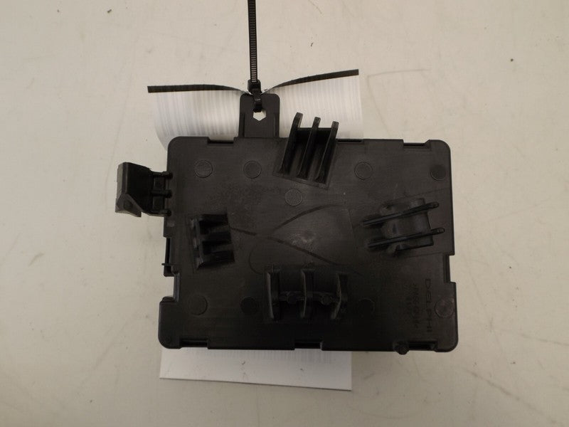 15890024 2006-2011 Chevrolet Impala Engine Bay Fuse Relay Box Used OEM 15890024