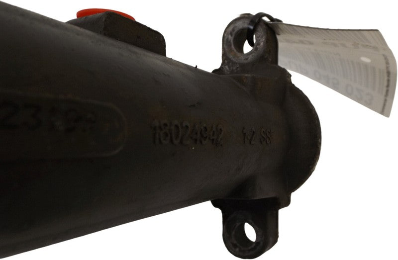19209250 1999-2006 Chevrolet Silverado 1500 Brake Master Cylinder W/ Cylinder Used OEM