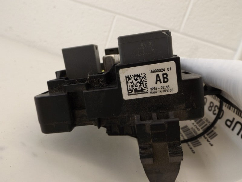 15890024 2006-2011 Chevrolet Impala Engine Bay Fuse Relay Box Used OEM 15890024