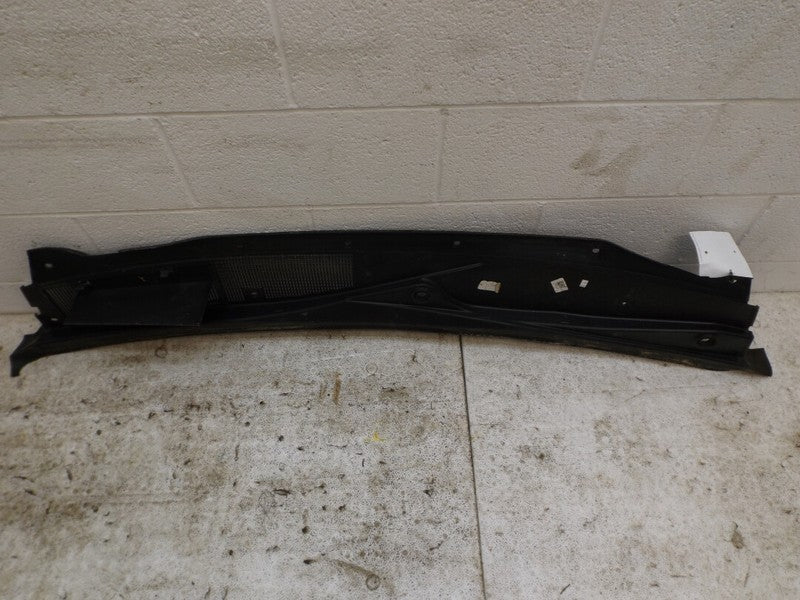25902704 2004-2009 Cadillac SRX Wiper Cowl Cover Used OEM 25902704 