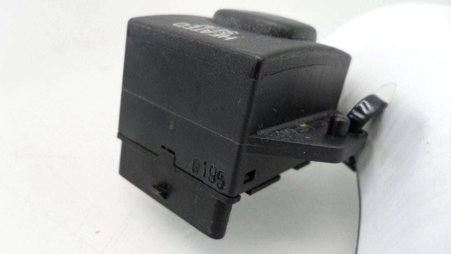 25623723 1997-2005 Buick Park Avenue Passenger Front Seat Heater Switch OEM 25623723 