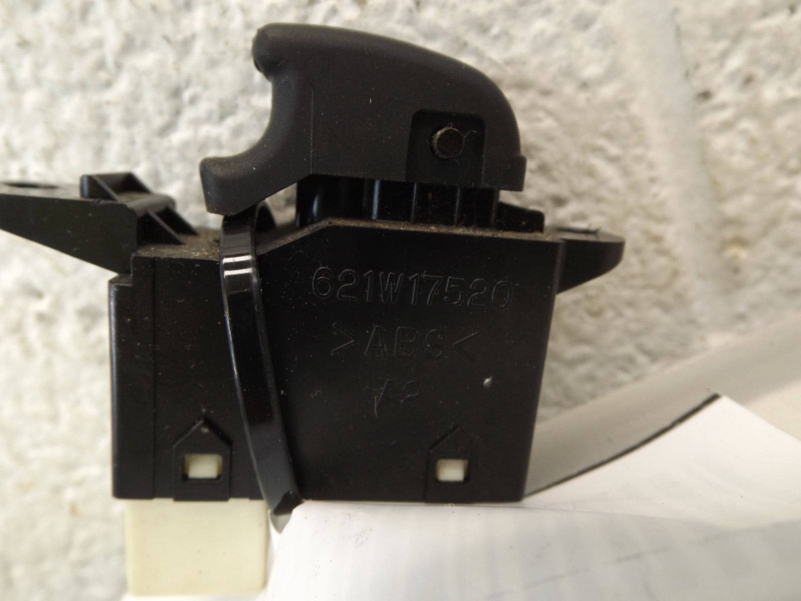 621W17520 2001-2006 Santa Fe Passenger Rear Right Door Window Switch Used 621W17520