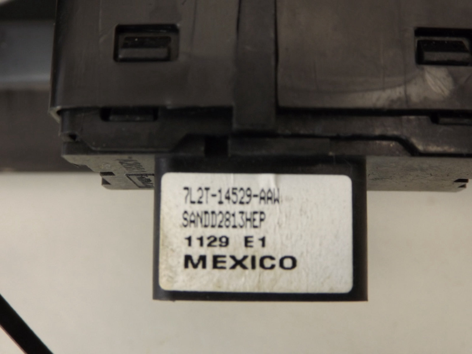 6L2Z14529AAA 2008-2010 Ford Edge Passenger RR Door Window Switch Used 6L2Z14529AAA OEM