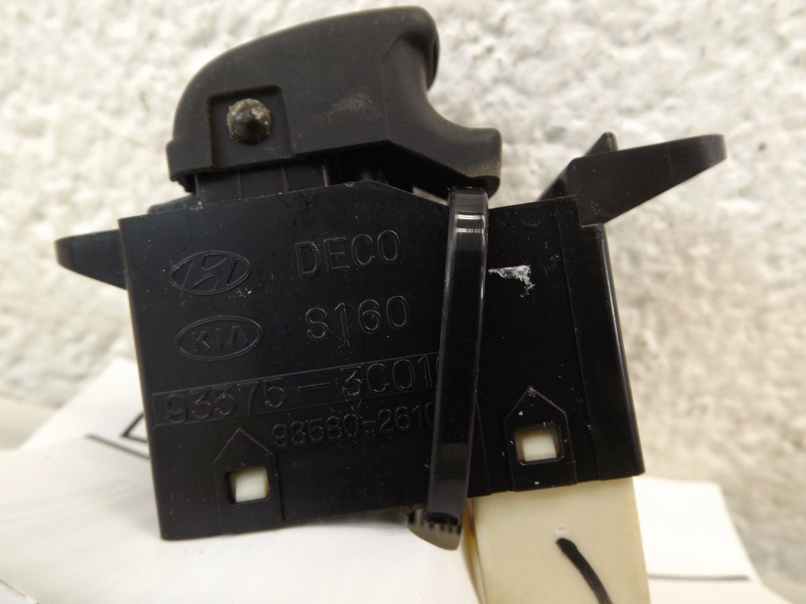 621W17520 2001-2006 Hyundai Santa Fe Driver Rear Left Door Window Switch Used 621W17520