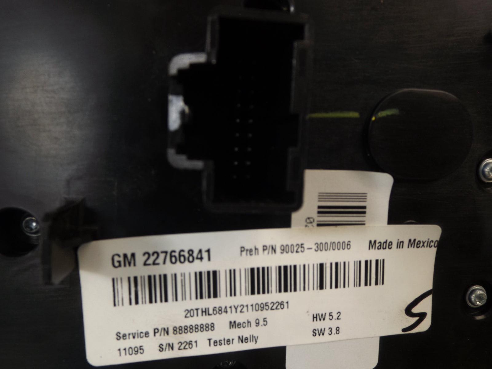 638-03235  2010-11 GMC Terrain Radio Module Interface / Climate Control Used 638-03235 OEM