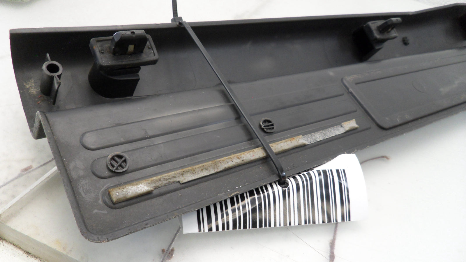 4R336313201BMW 2005-2009 Ford Mustang Driver FL Door Sill Plate Used 4R336313201BMW OEM