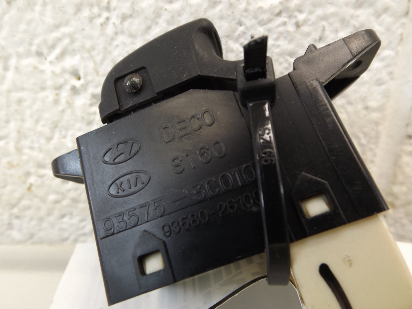 935753C010 2001-2006 Santa Fe Passenger Front Right Door Window Switch Used 935753C010