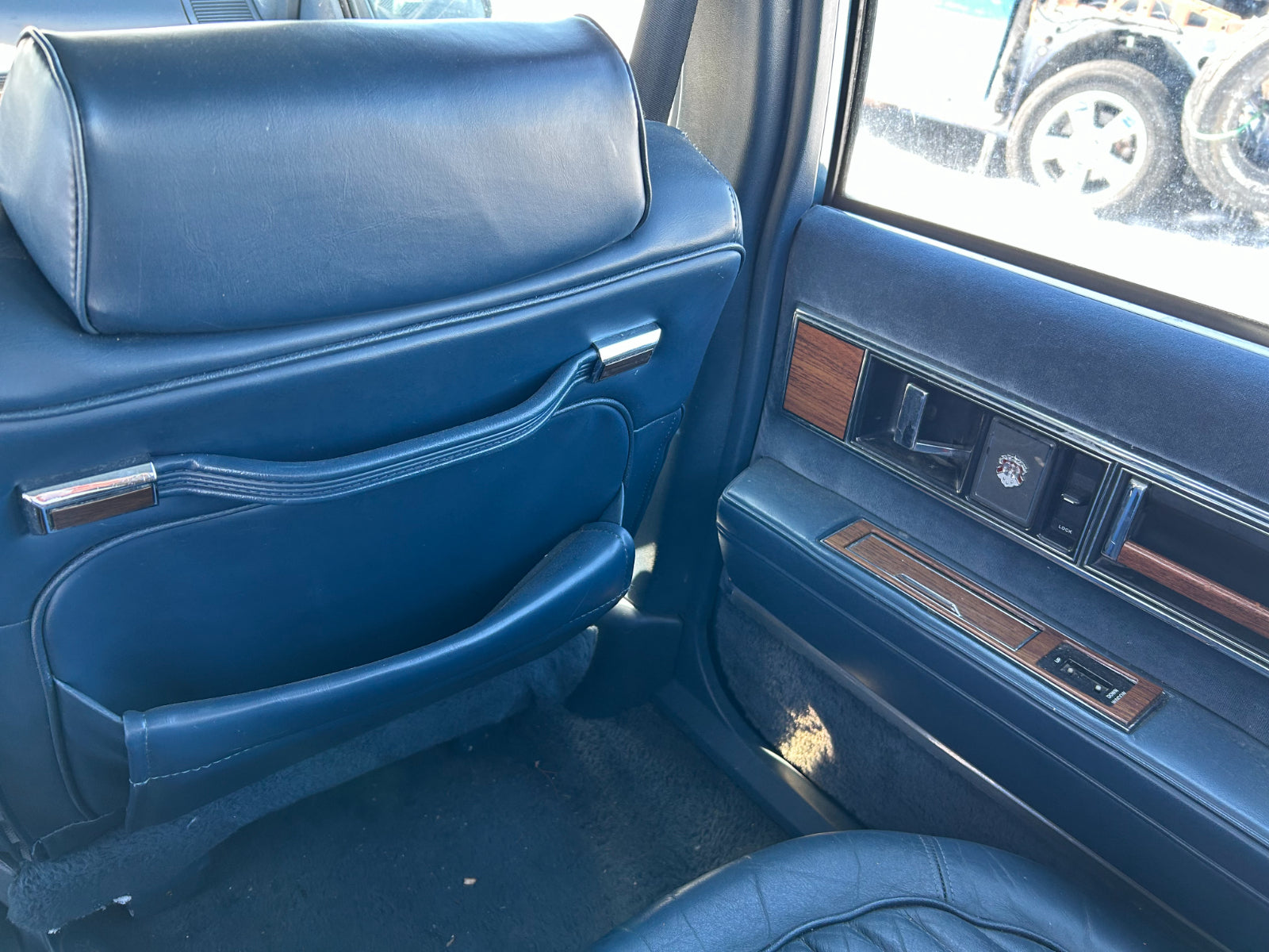 20650164 1986-1988 Oldsmobile 98 Passenger FR Seat Trim Panel Used 20650164 OEM