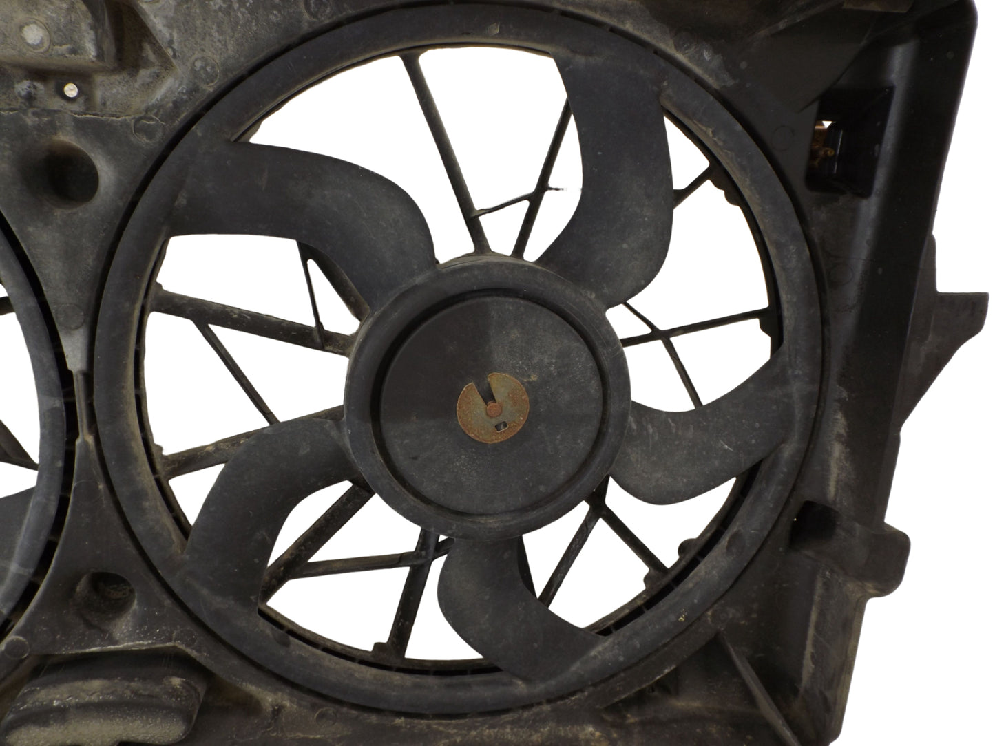 15895879 2007-2013 Chevrolet Silverado 1500 Engine Cooling Fan Shroud Used 15895879 OEM