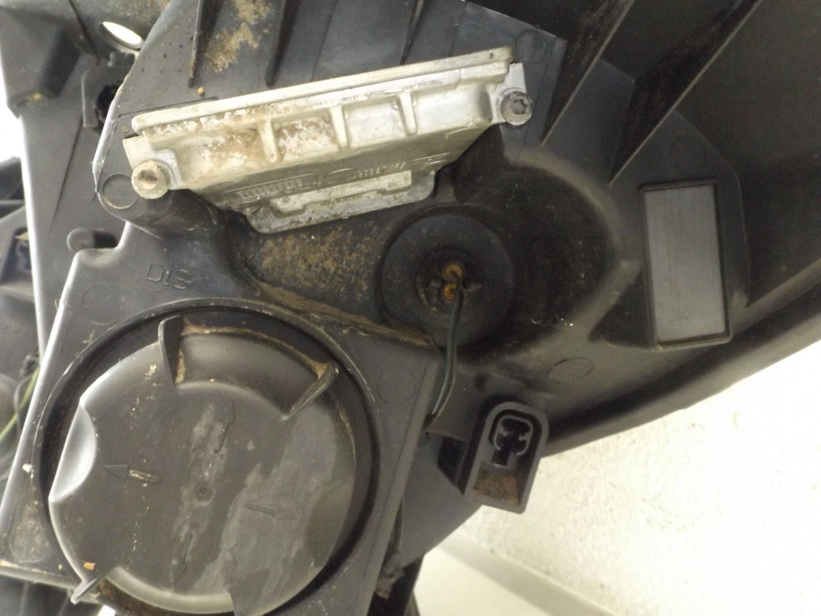 22777930 2008-2012 Buick Enclave Passenger FR Headlight (Very Hazy) HID Used 22777930 OEM