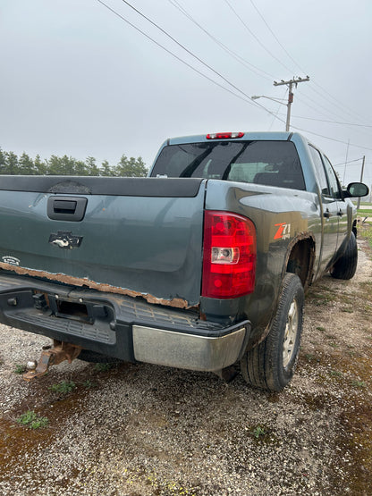 25833678 2007-2013 Chevrolet Silverado 1500 Driver FL Headlight Used 25833678 OEM