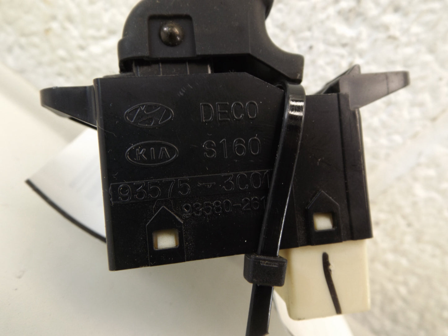 621W17520 2001-2006 Santa Fe Passenger Rear Right Door Window Switch Used 621W17520