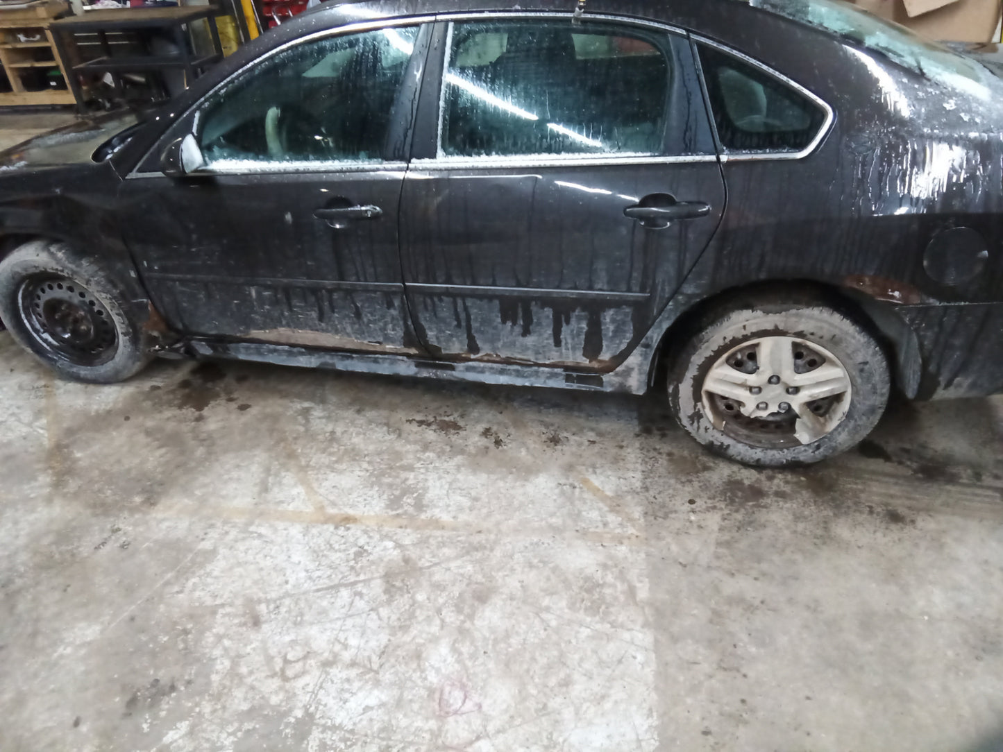 23312080 2009-2011 Chevrolet Impala FR Door Pillar Post Trim Set Used 23312080 OEM