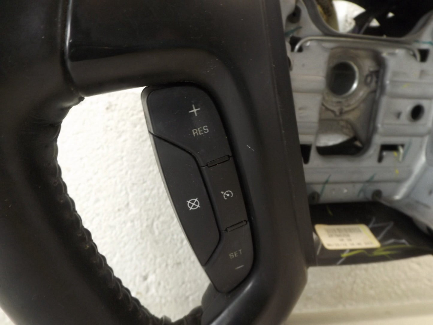 25961521 2008-2012 Buick Enclave Steering Wheel W/ Switches Used 25961521 OEM