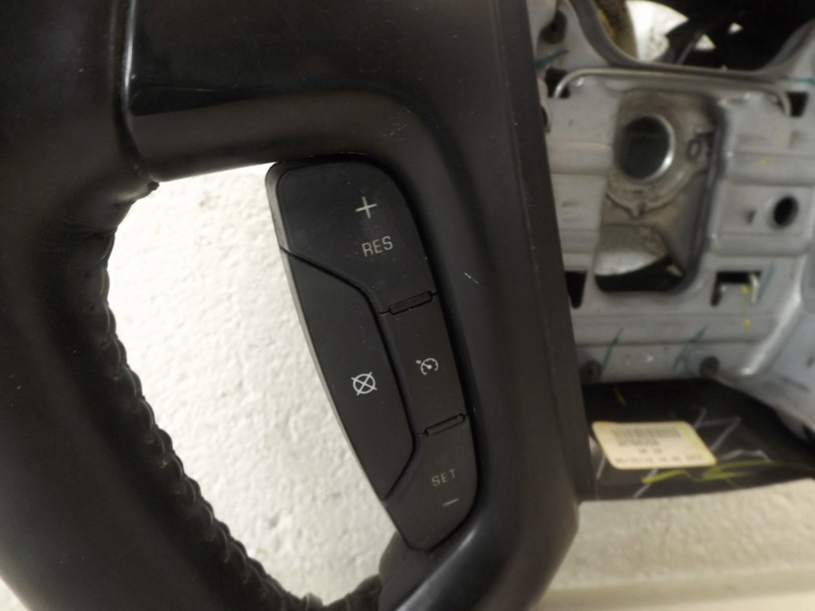25961521 2008-2012 Buick Enclave Steering Wheel W/ Switches Used 25961521 OEM