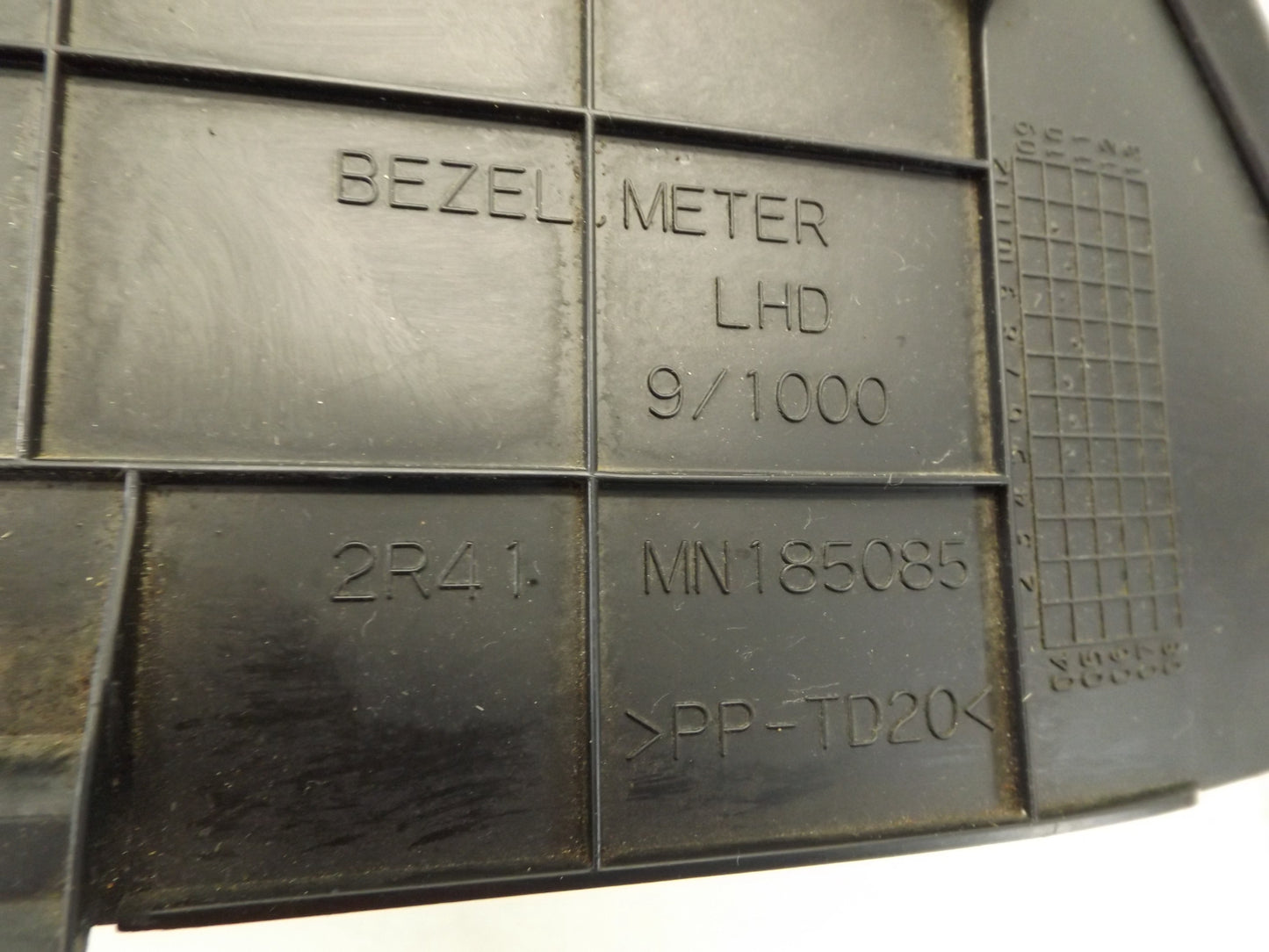 MR506452 2002-2007 Mitsubishi Lancer Instrument Cluster Bezel Used MR506452 OEM