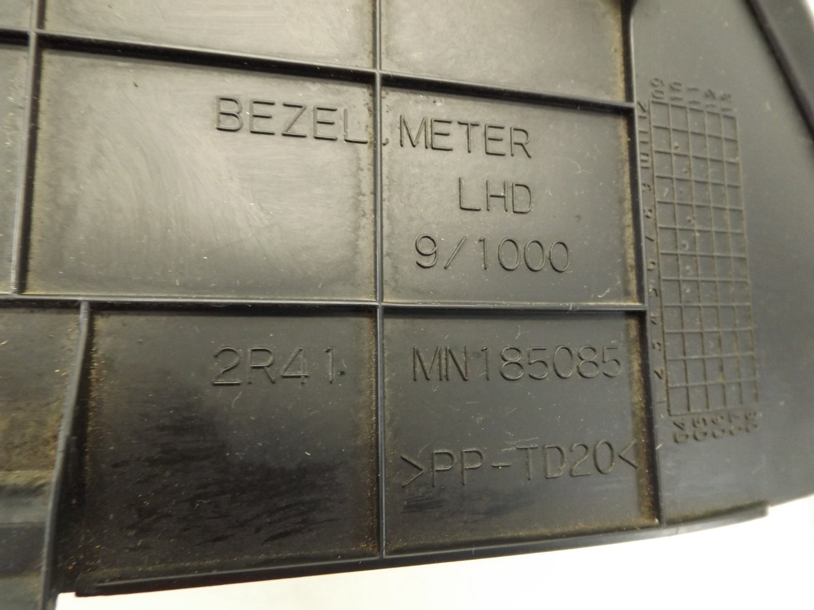 MR506452 2002-2007 Mitsubishi Lancer Instrument Cluster Bezel Used MR506452 OEM