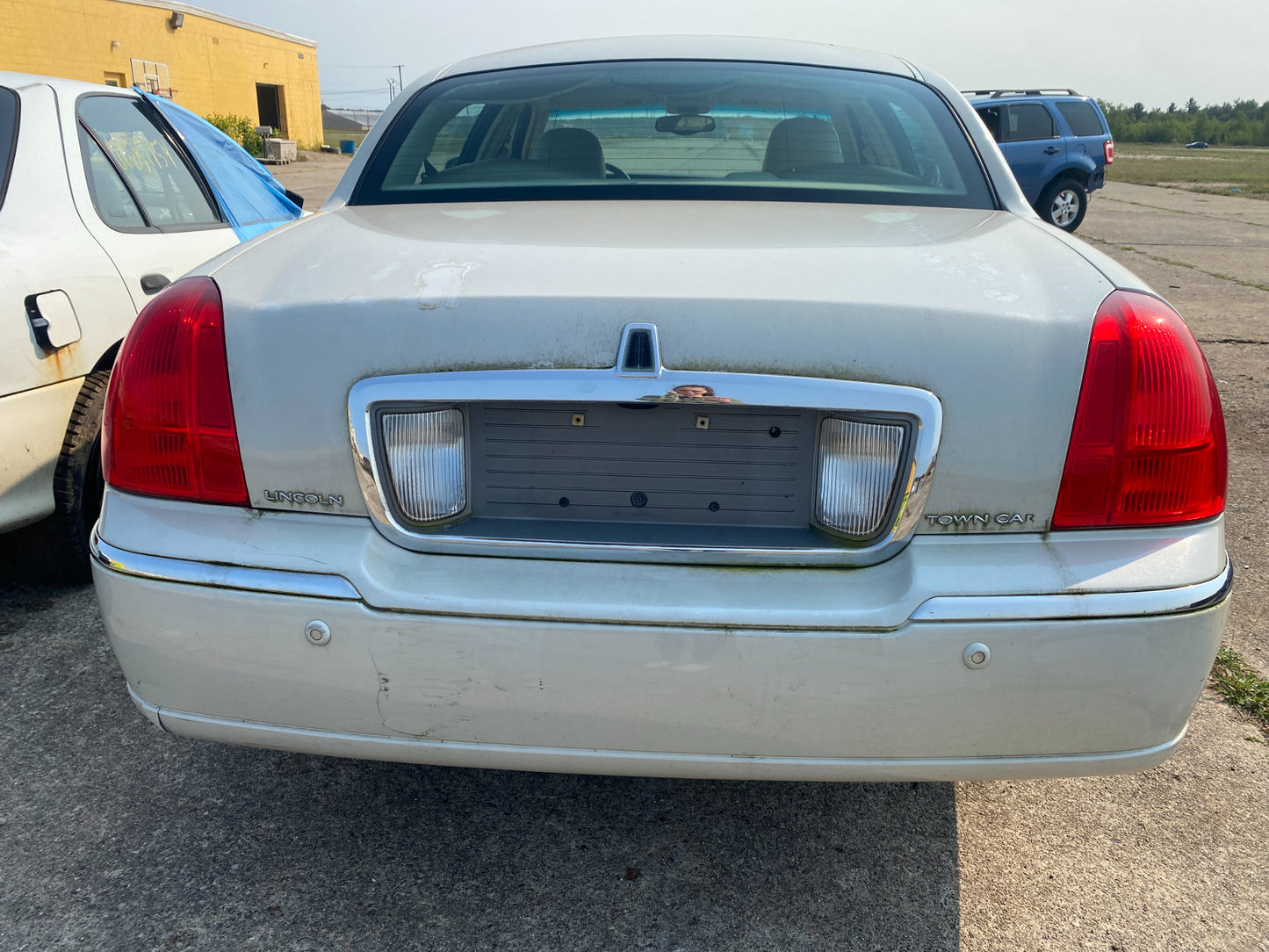3W1Z5424140AAD 2004-2010 Lincoln Town Passenger FR Car Door Armrest Used 3W1Z5424140AAD OEM