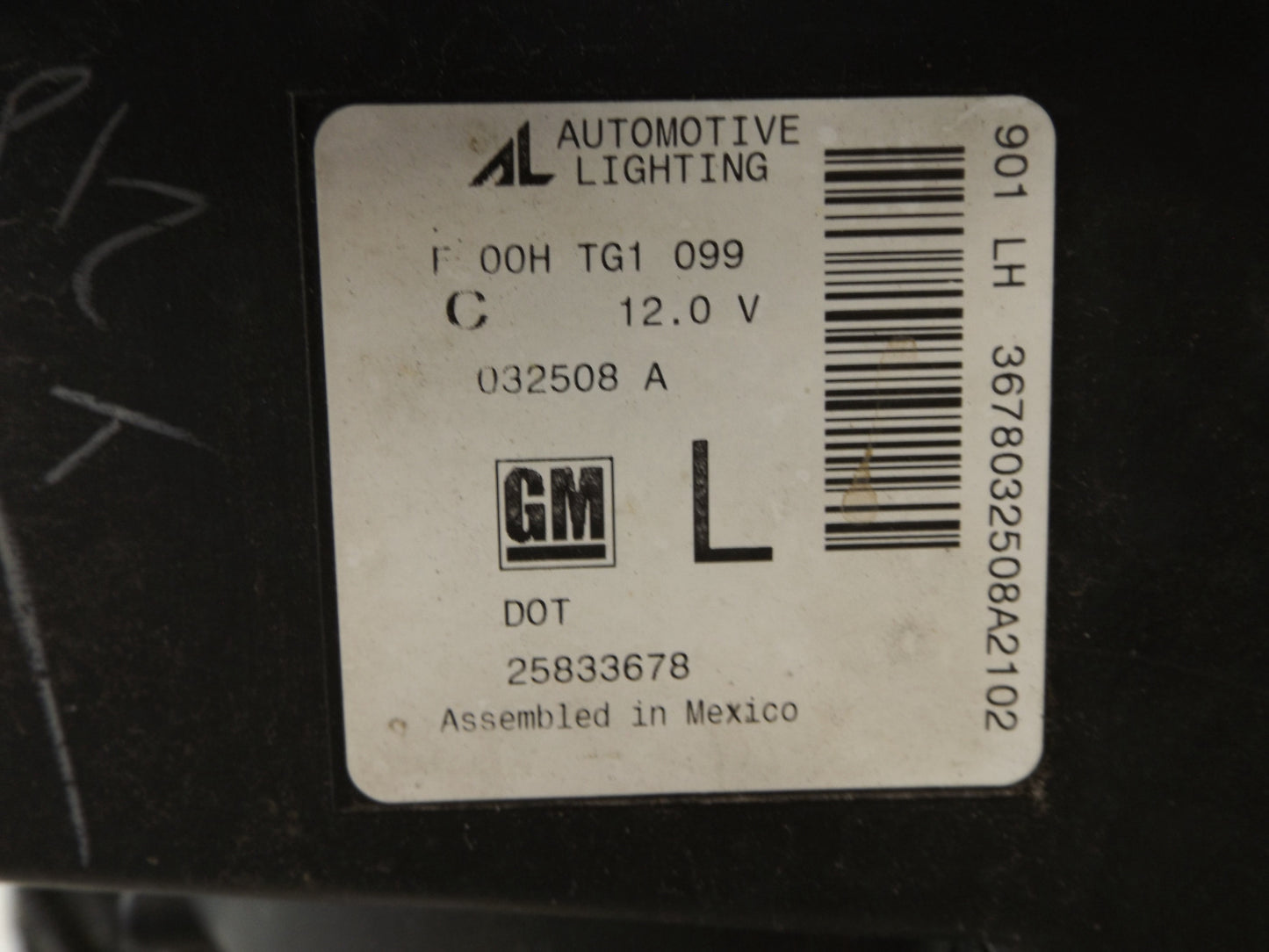 25833678 2007-2013 Chevrolet Silverado 1500 Driver FL Headlight Used 25833678 OEM