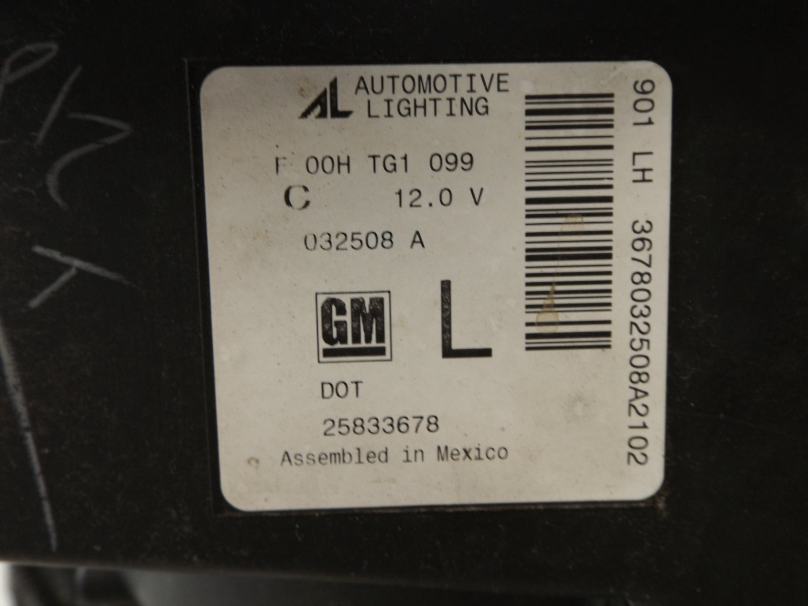 25833678 2007-2013 Chevrolet Silverado 1500 Driver FL Headlight Used 25833678 OEM