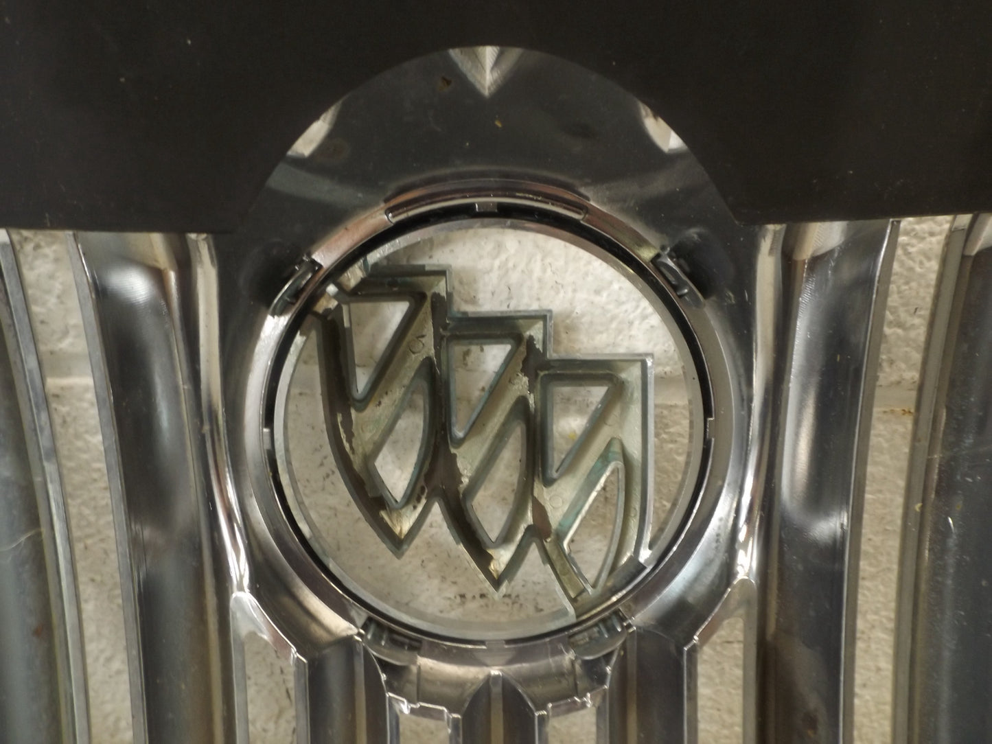 20828544 2008-2012 Buick Enclave Front Upper Grille Used 20828544 OEM