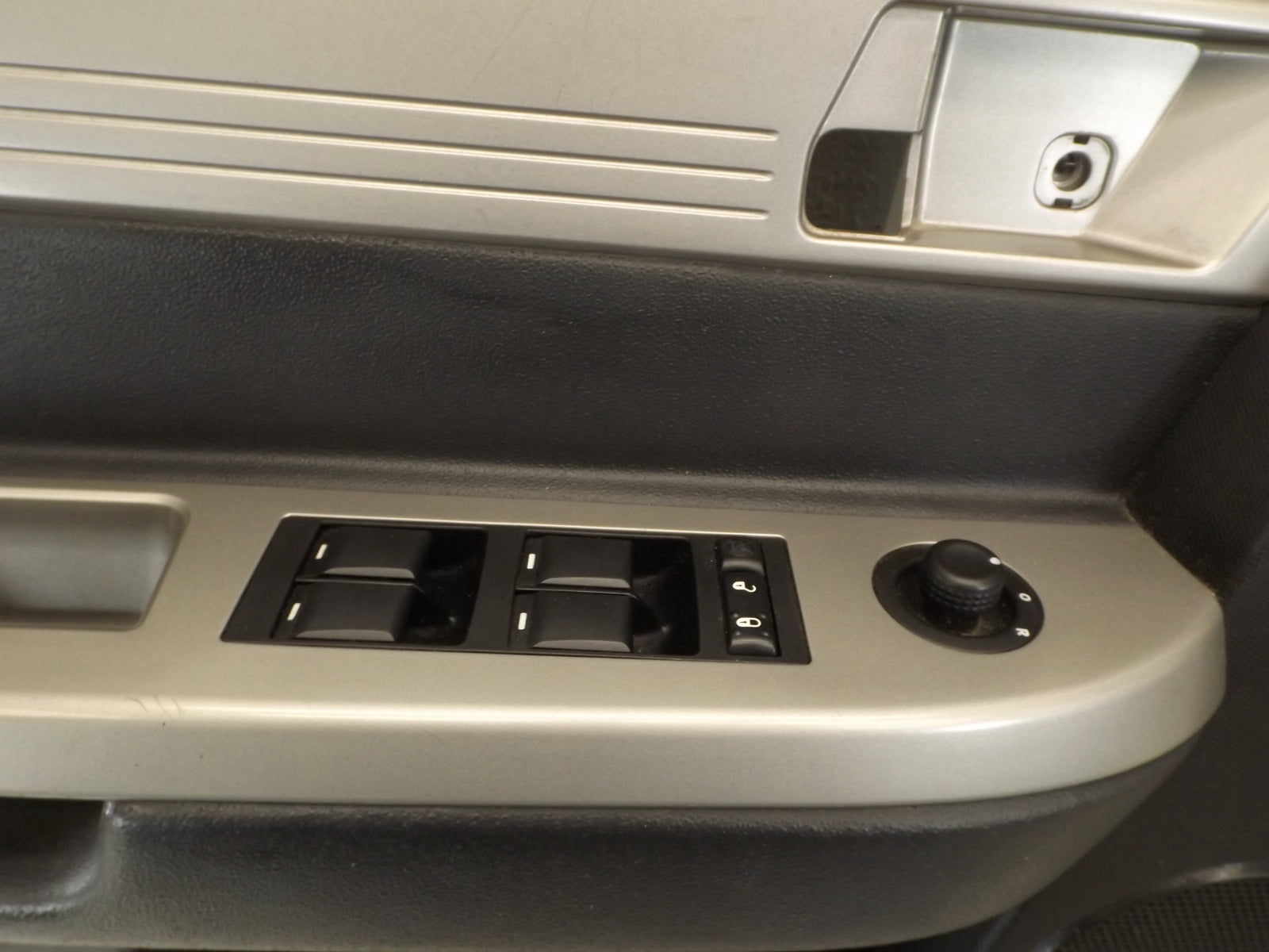 1GH661T1AA 2007-2010 Chrysler Sebring FL Door Interior Trim Panel Used 1GH611J1AA OEM