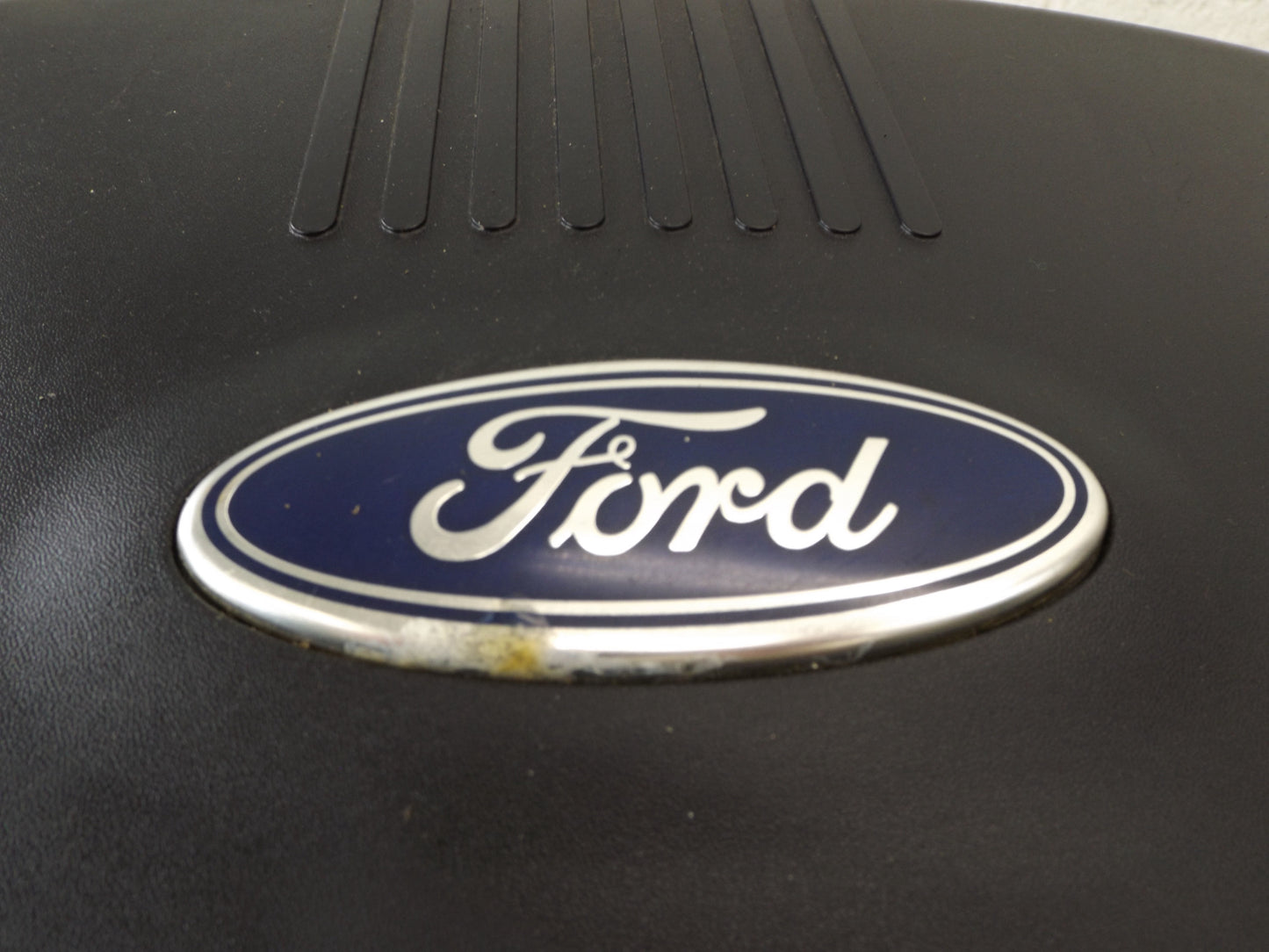 2L1Z6K089CA 2003-2006 Ford Expedition Engine Cover 5.4L Used 2L1Z6K089CA OEM