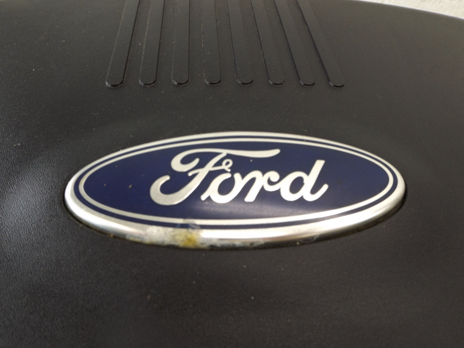 2L1Z6K089CA 2003-2006 Ford Expedition Engine Cover 5.4L Used 2L1Z6K089CA OEM