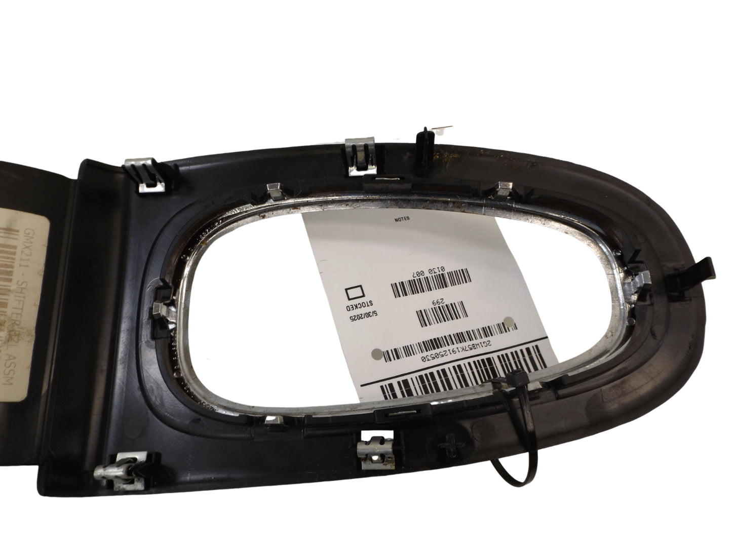 25819339 2006-2016 Chevrolet Impala Automatic Transmission Shift Cover Plate 25819339 OEM