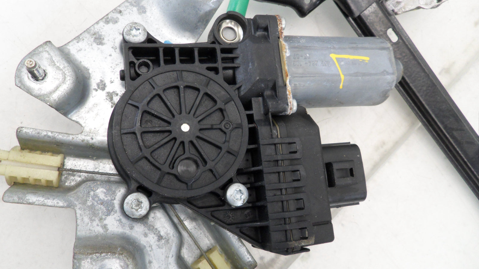 997264103 2005-2009 Ford Mustang FL Window Motor and Regulator Assembly Used 997264103