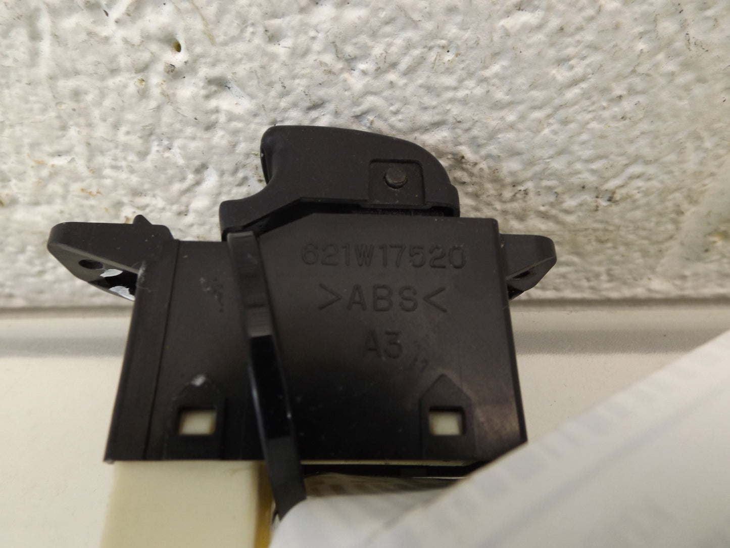 935753C010 2001-2006 Santa Fe Passenger Front Right Door Window Switch Used 935753C010