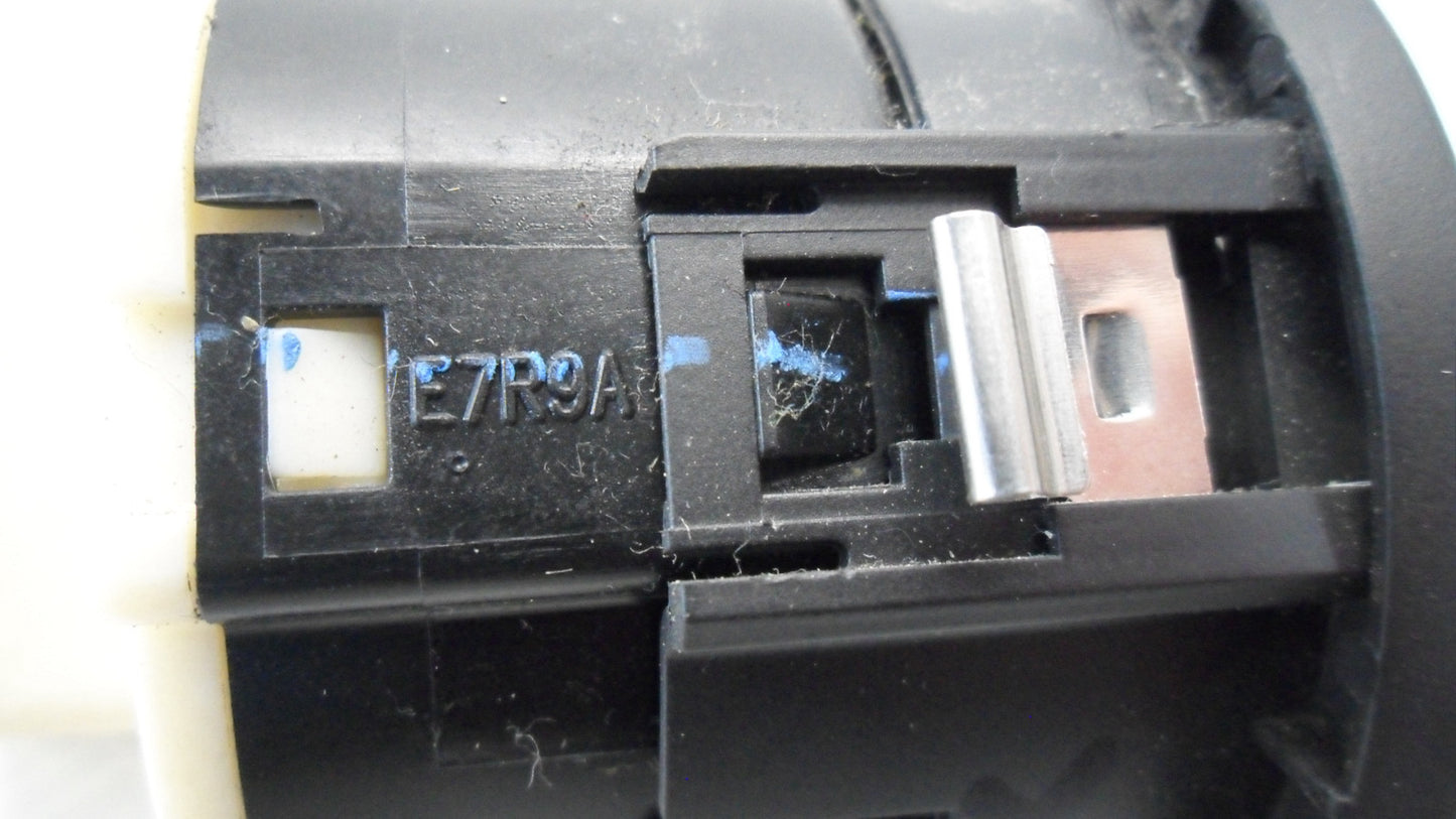 8L8T090708CFW 2008-2012 Ford Escape Headlight Switch Used 8L8T090708CFW OEM