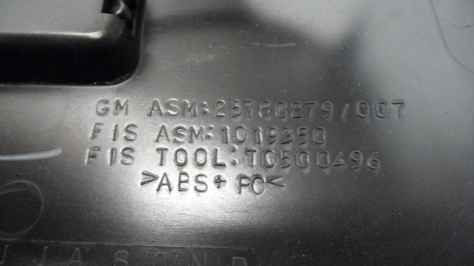 25945797 2010-15 Chevrolet Equinox Speedometer Instrument Cluster Visor Used 25945797 OEM