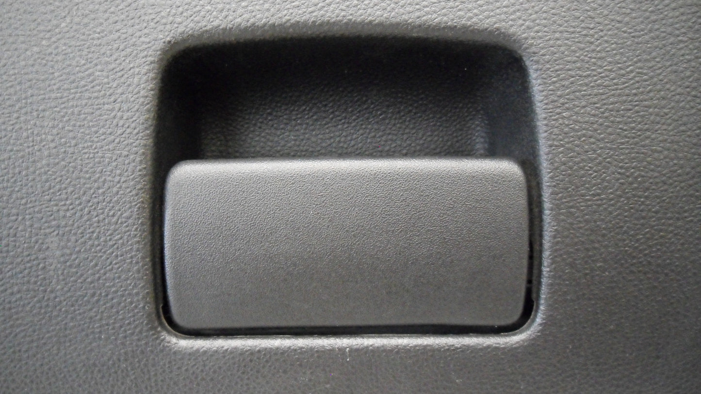 22774185 2010-2015 Chevrolet Equinox Front Glove Box Assembly Used 22774185 OEM