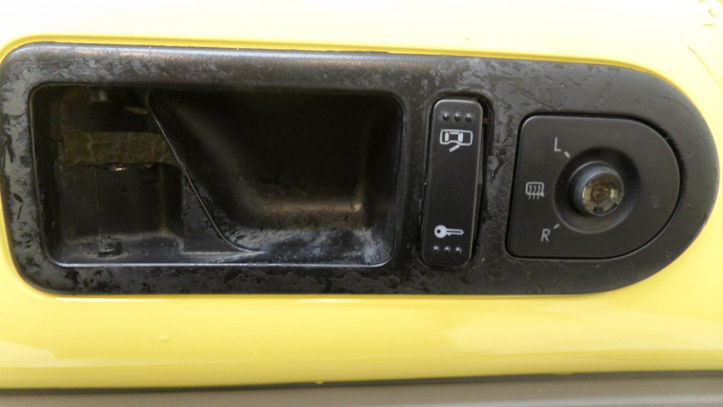 1C0868101C 2000-2001 Volkswagen Beetle FL Door Interior Trim Panel Used 1C0868101C OEM