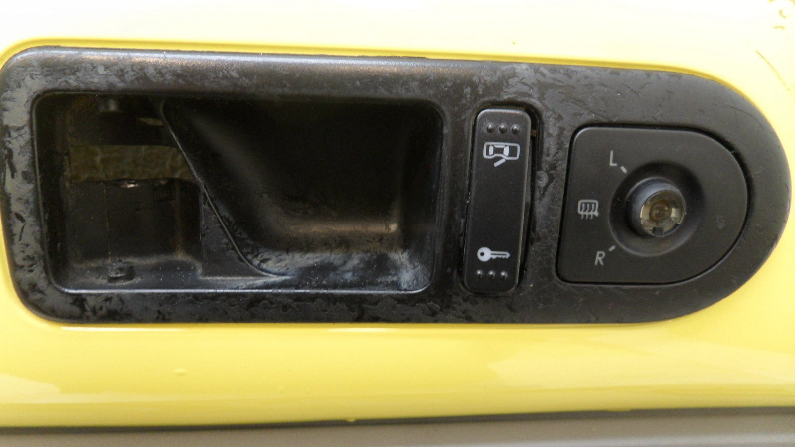 1C0868101C 2000-2001 Volkswagen Beetle FL Door Interior Trim Panel Used 1C0868101C OEM