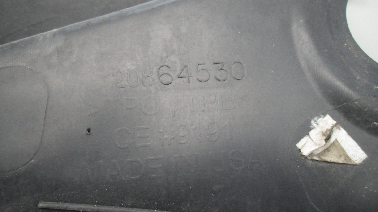 20864530 2010-2015 Chevrolet Equinox Front Windshield Wiper Cowl Cover Used 20864530 OEM