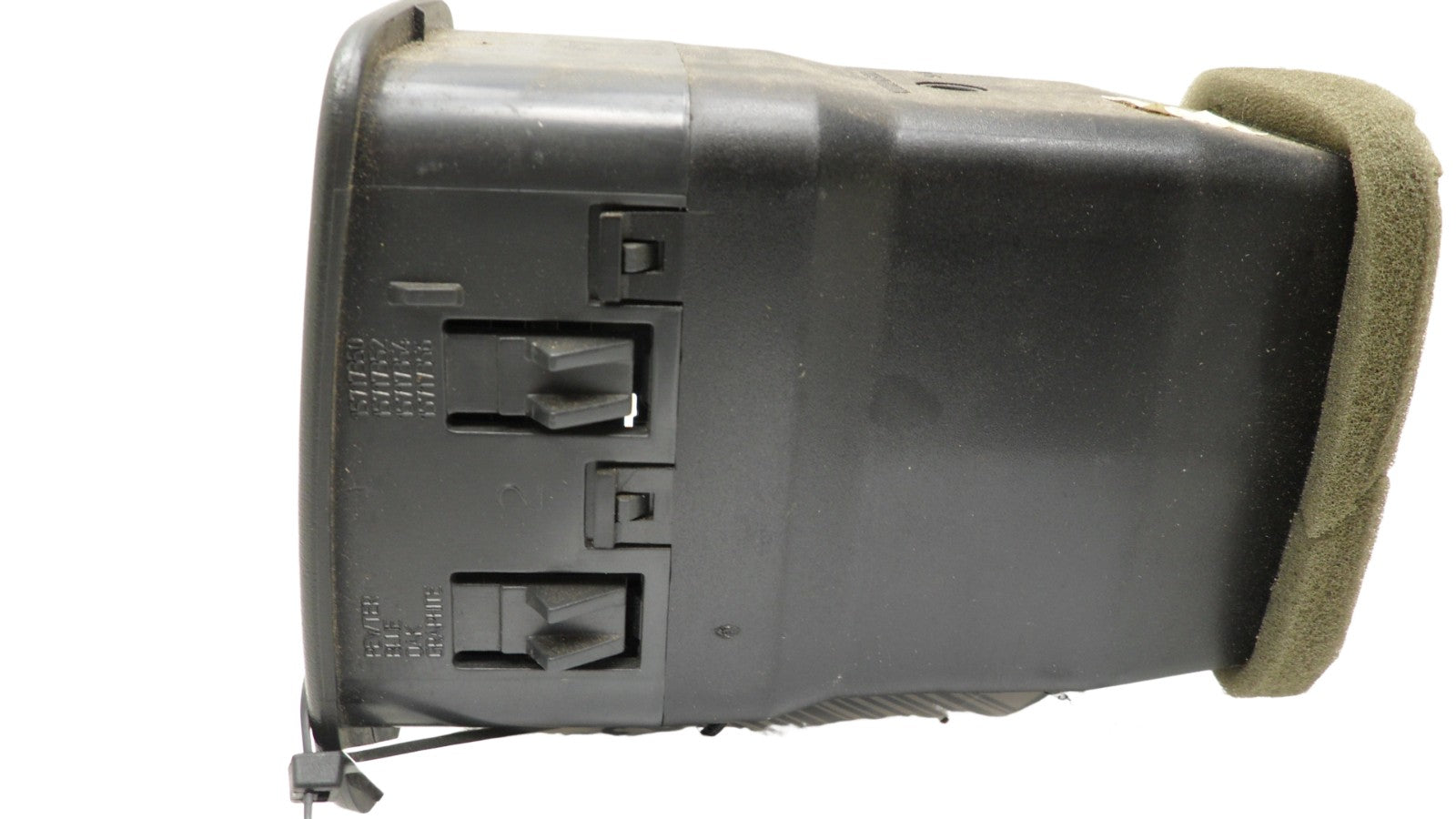 15717356 2000-2006 Chevrolet Silverado Passenger FR Dashboard Air Vent Used 15717356 OEM
