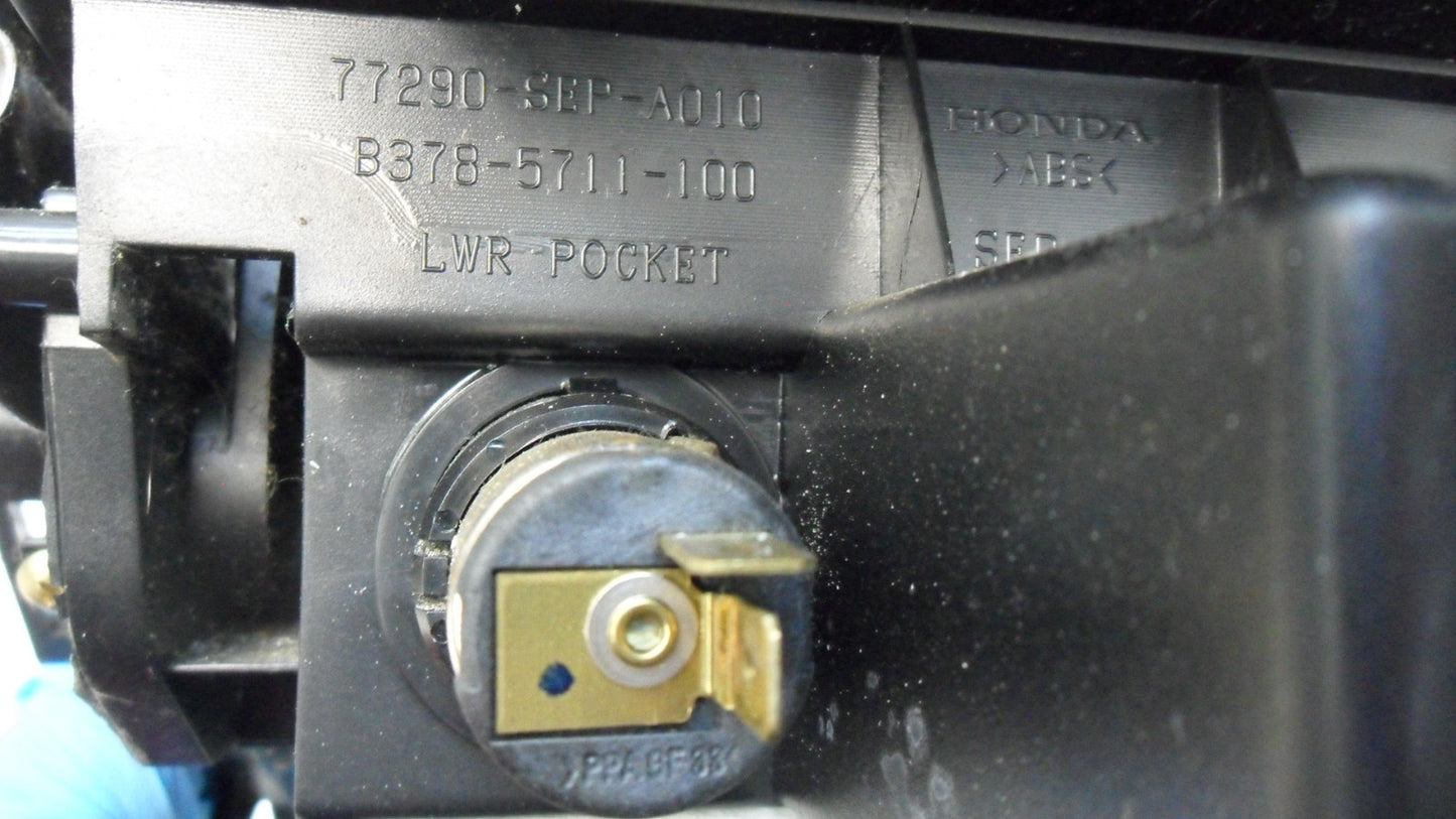 77290SEPA010 2004-2008 Acura TL FC Console Panel W/ Heat Switch Used 77290SEPA010 OEM