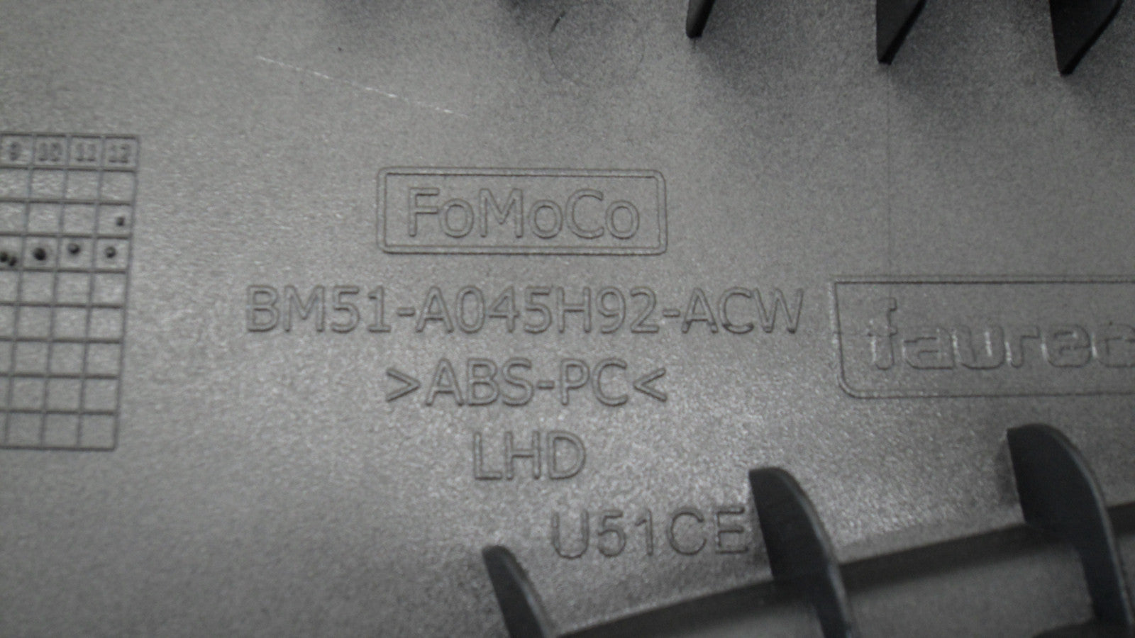 BM51A045H92ACW 2012-2014 Ford Focus Driver FL Center Console Trim Panel Used BM51A045H92ACW OEM