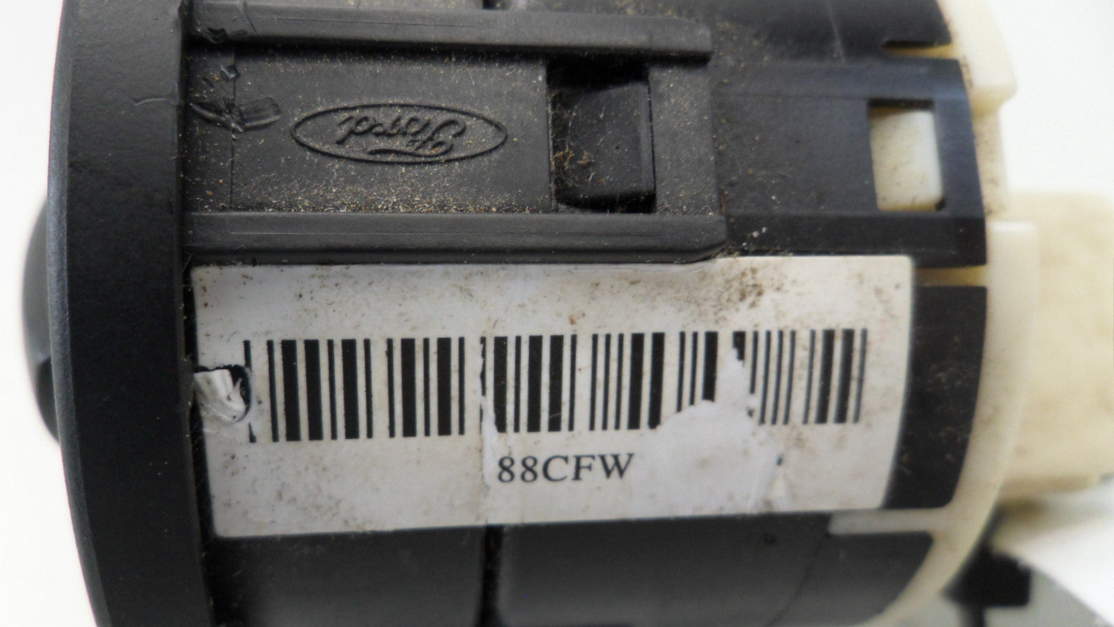 8L8T090708CFW 2008-2012 Ford Escape Headlight Switch Used 8L8T090708CFW OEM