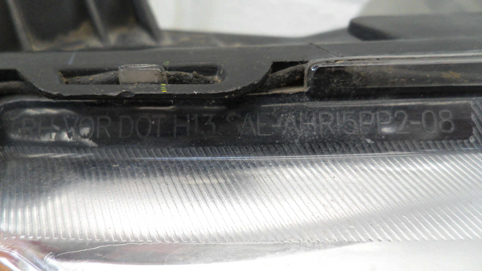 8L8Z13008A 2009-2012 Ford Escape Passenger FR Headlight Used 8L8Z13008A OEM