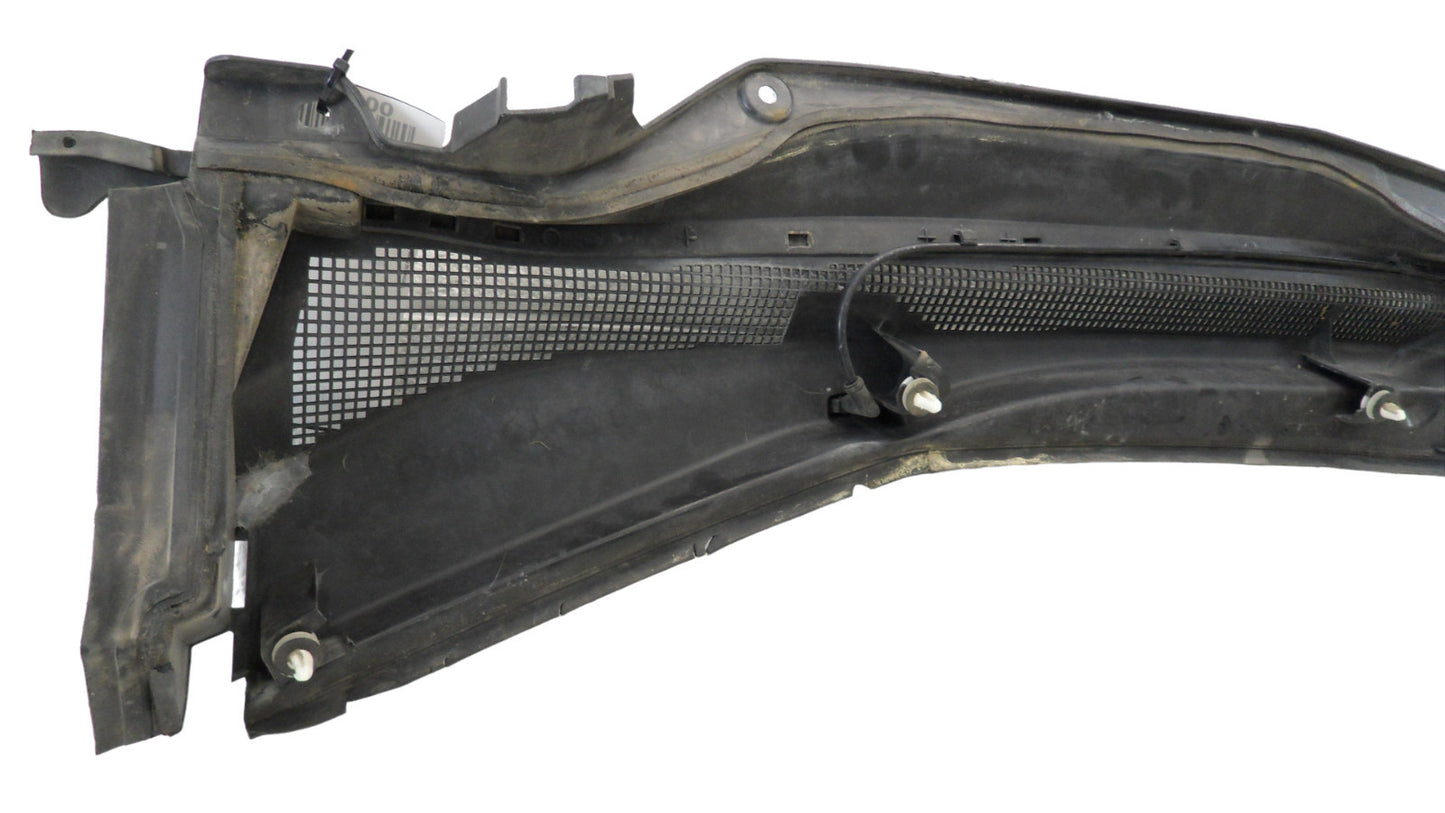 20864530 2010-2015 Chevrolet Equinox Front Windshield Wiper Cowl Cover Used 20864530 OEM