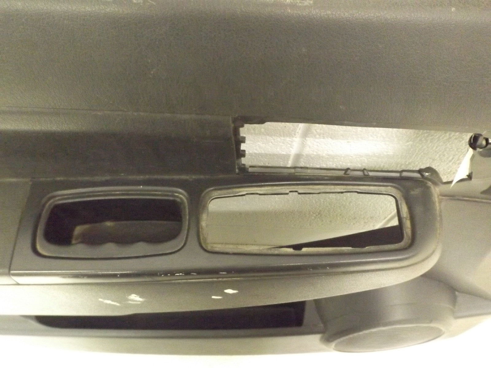 1BM921DVAF 2008-2012 Jeep Liberty Driver Front Left Interior Door Panel Used OEM 1BM931DVAE