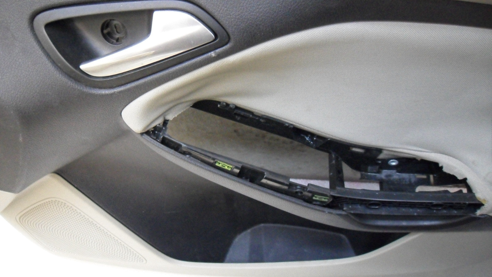 CM51A23942 2012-2014 Ford Focus Passenger FR Door Interior Trim Panel Used CM51A23942 OEM