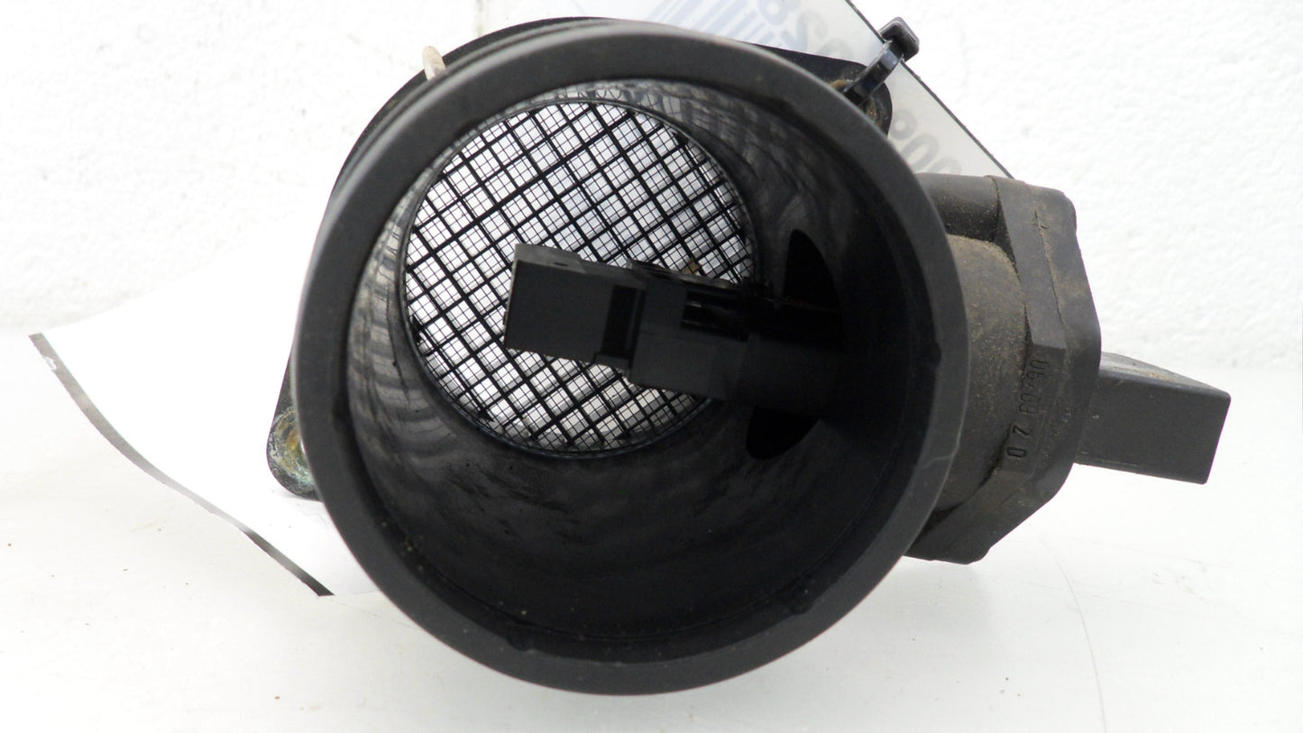 06A906461A 2000-2001 Volkswagen Beetle Mass Air Flow Sensor 2.0L Used 06A906461A OEM